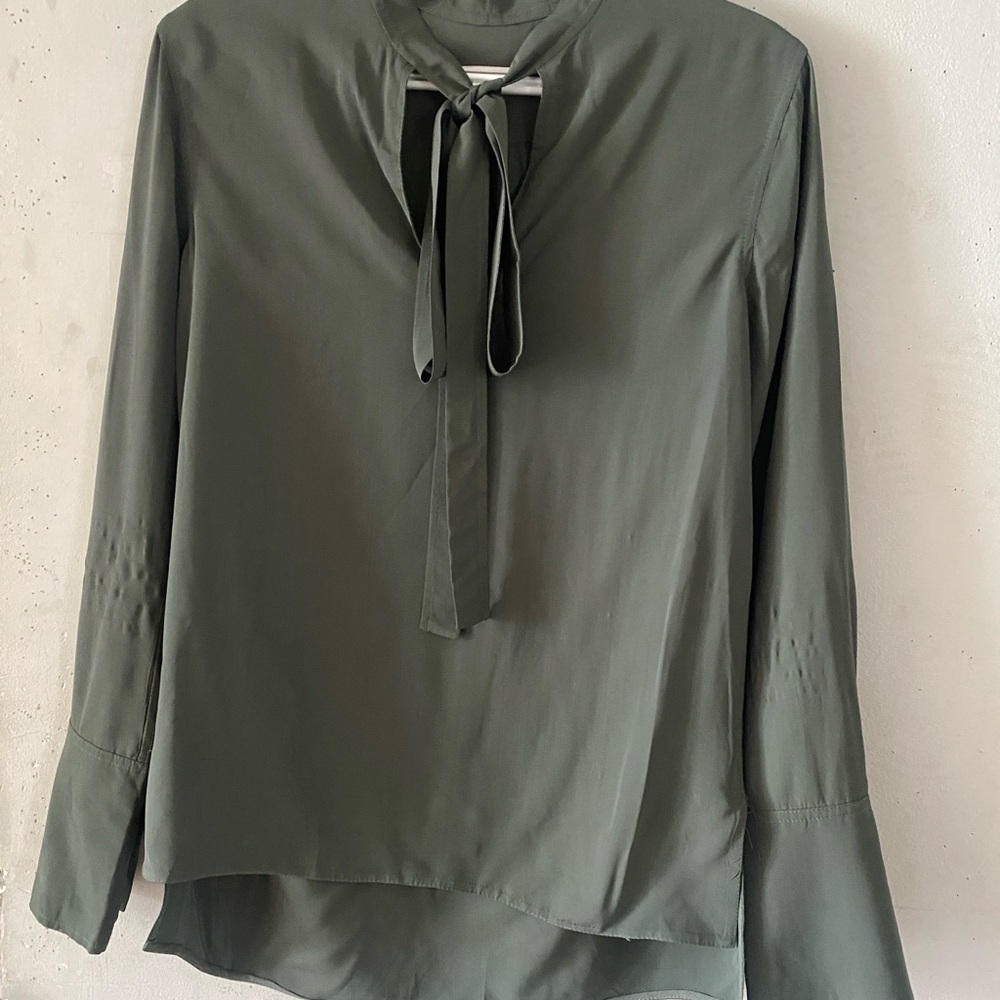 Scanlan Theodore green bow tie long sleeve blouse size 2
